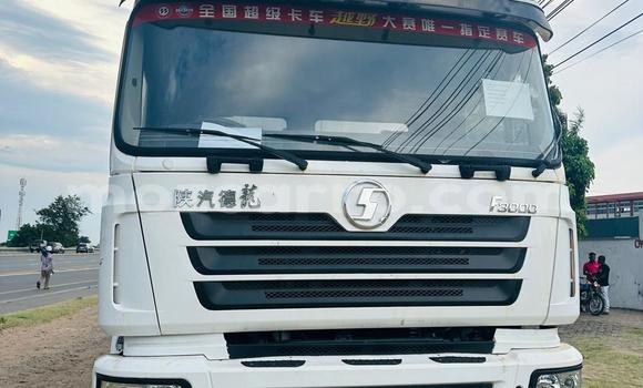 Nunua Ilio tumika Toyota 4Runner Nyeupe Gari ndani ya Maputo nchini Maputo