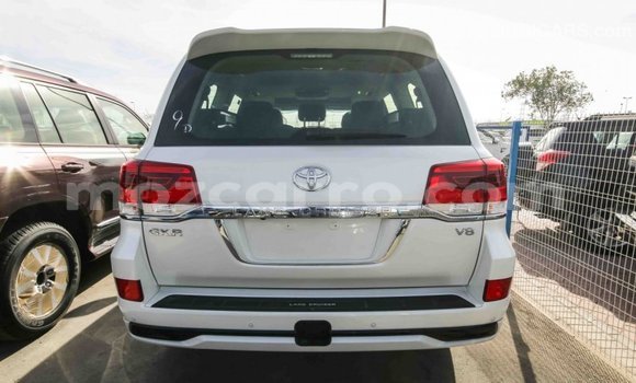 Comprar Importar Toyota Land Cruiser Branco Carro em Import - Dubai em Cabo Delgado Comprar Importar Toyota Land Cruiser Branco Carro em Import - Dubai em Cabo Delgado