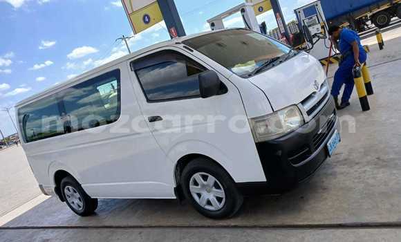 Nunua Ilio tumika Toyota Hiace Nyeupe Gari ndani ya Maputo nchini Maputo Nunua Ilio tumika Toyota Hiace Nyeupe Gari ndani ya Maputo nchini Maputo