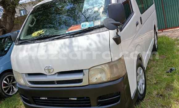 Nunua Ilio tumika Toyota Hiace Nyeupe Gari ndani ya Maputo nchini Maputo Nunua Ilio tumika Toyota Hiace Nyeupe Gari ndani ya Maputo nchini Maputo