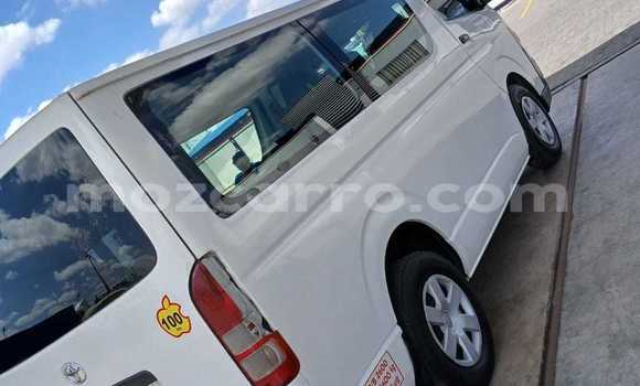 Nunua Ilio tumika Toyota Hiace Nyeupe Gari ndani ya Maputo nchini Maputo Nunua Ilio tumika Toyota Hiace Nyeupe Gari ndani ya Maputo nchini Maputo