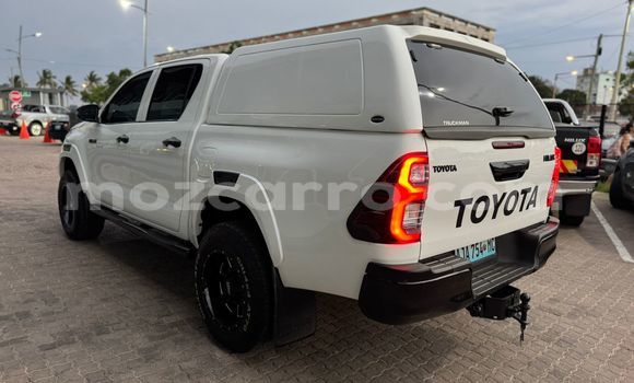 Buy Used Toyota Hiluxe Revo White Car in Maputo in Maputo Buy Used Toyota Hiluxe Revo White Car in Maputo in Maputo