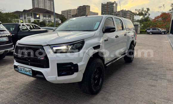 Comprar Usado Toyota Hilux Branco Carro em Maputo em Maputo