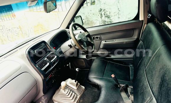 Comprar Usado Nissan NP 300 Branco Carro em Maputo em Maputo Comprar Usado Nissan NP 300 Branco Carro em Maputo em Maputo