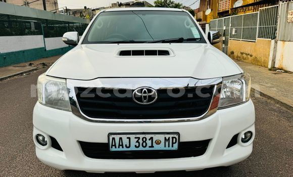 Tenga Tsaru Toyota Hilux Chena Mota in Maputo in Maputo