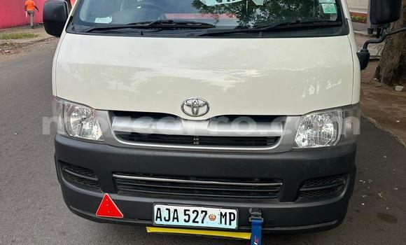 Tenga Tsaru Toyota Hiace Chena Mota in Maputo in Maputo
