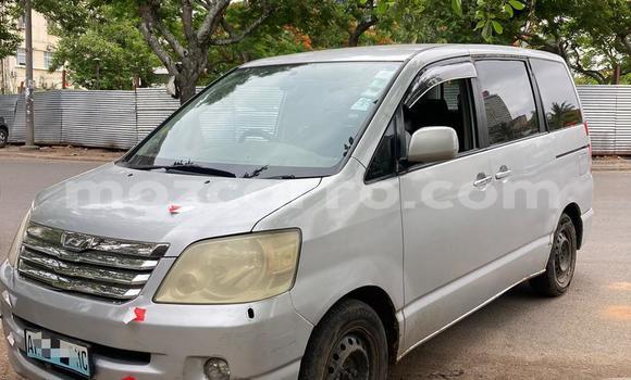 Comprar Usado Toyota Ractis Prata Carro em Maputo em Maputo