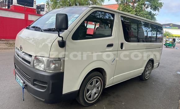 Comprar Usado Toyota Hiace Branco Carro em Maputo em Maputo