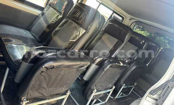 Nunua Ilio tumika Toyota Hiace Nyeupe Gari ndani ya Maputo nchini Maputo Nunua Ilio tumika Toyota Hiace Nyeupe Gari ndani ya Maputo nchini Maputo