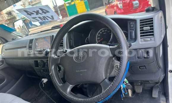 Nunua Ilio tumika Toyota Hiace Nyeupe Gari ndani ya Maputo nchini Maputo Nunua Ilio tumika Toyota Hiace Nyeupe Gari ndani ya Maputo nchini Maputo