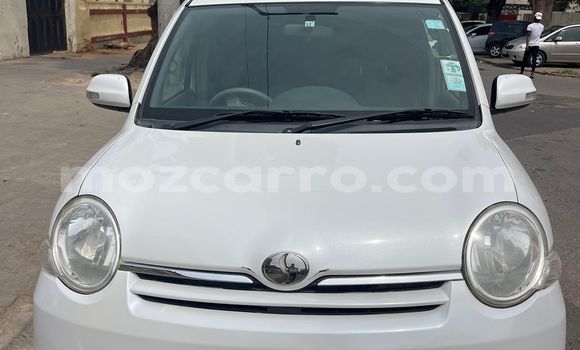 Comprar Usado Toyota Sienta Branco Carro em Maputo em Maputo