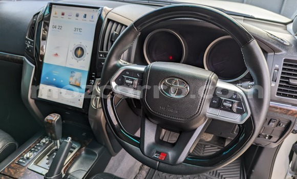 Buy Used Toyota Land Cruiser White Car in Maputo in Maputo Buy Used Toyota Land Cruiser White Car in Maputo in Maputo