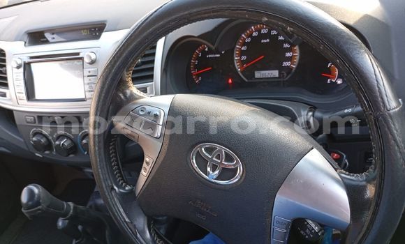 Nunua Ilio tumika Toyota Hilux Nyeupe Gari ndani ya Maputo nchini Maputo Nunua Ilio tumika Toyota Hilux Nyeupe Gari ndani ya Maputo nchini Maputo