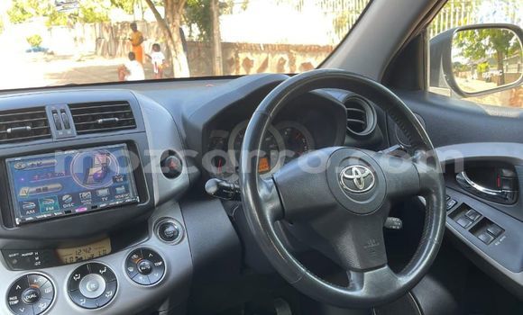 Nunua Ilio tumika Toyota RAV4 Bluu Gari ndani ya Maputo nchini Maputo Nunua Ilio tumika Toyota RAV4 Bluu Gari ndani ya Maputo nchini Maputo