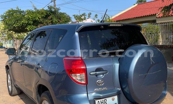 Nunua Ilio tumika Toyota RAV4 Bluu Gari ndani ya Maputo nchini Maputo Nunua Ilio tumika Toyota RAV4 Bluu Gari ndani ya Maputo nchini Maputo