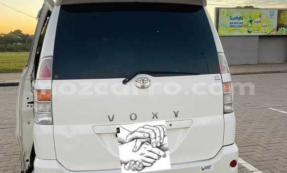 Comprar Usado Toyota Voxy Branco Carro em Maputo em Maputo Comprar Usado Toyota Voxy Branco Carro em Maputo em Maputo
