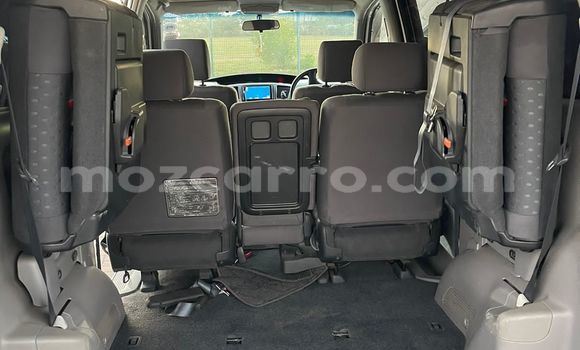 Comprar Usado Toyota Voxy Branco Carro em Maputo em Maputo Comprar Usado Toyota Voxy Branco Carro em Maputo em Maputo