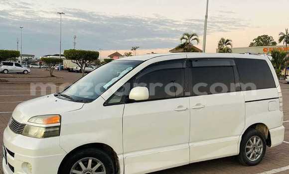 Comprar Usado Toyota Voxy Branco Carro em Maputo em Maputo Comprar Usado Toyota Voxy Branco Carro em Maputo em Maputo