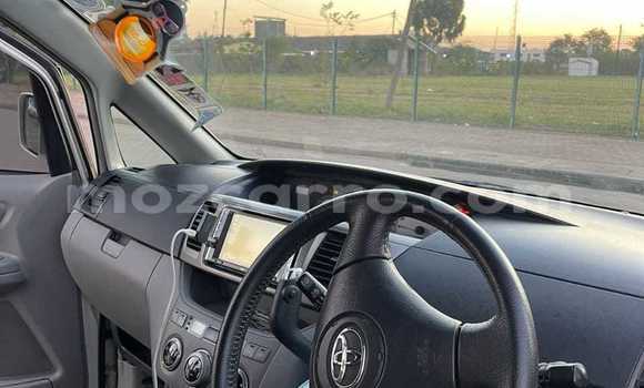 Comprar Usado Toyota Voxy Branco Carro em Maputo em Maputo Comprar Usado Toyota Voxy Branco Carro em Maputo em Maputo