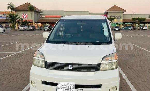 Comprar Usado Toyota Voxy Branco Carro em Maputo em Maputo Comprar Usado Toyota Voxy Branco Carro em Maputo em Maputo