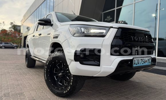 Tenga Tsaru Toyota Hiluxe Revo Chena Mota in Maputo in Maputo