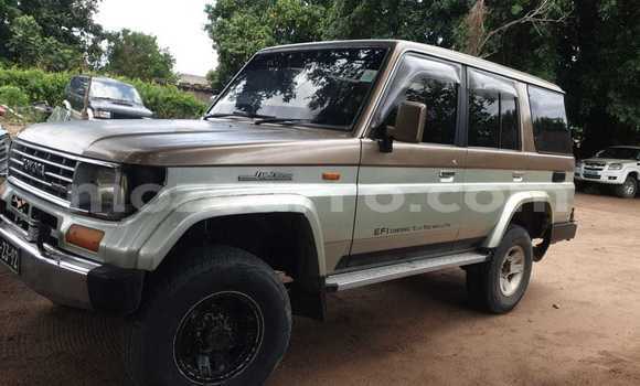 Nunua Ilio tumika Toyota Land Cruiser Brown Gari ndani ya Maputo nchini Maputo Nunua Ilio tumika Toyota Land Cruiser Brown Gari ndani ya Maputo nchini Maputo