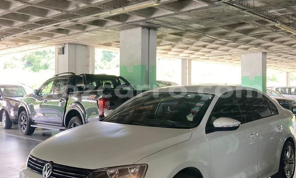 Nunua Ilio tumika Volkswagen Jetta Nyeupe Gari ndani ya Maputo nchini Maputo Nunua Ilio tumika Volkswagen Jetta Nyeupe Gari ndani ya Maputo nchini Maputo
