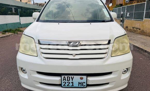 Comprar Usado Toyota Noah Branco Carro em Maputo em Maputo