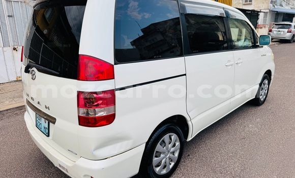 Comprar Usado Toyota Noah Branco Carro em Maputo em Maputo Comprar Usado Toyota Noah Branco Carro em Maputo em Maputo