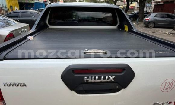 Nunua Ilio tumika Toyota Hiluxe Revo Nyeupe Gari ndani ya Maputo nchini Maputo Nunua Ilio tumika Toyota Hiluxe Revo Nyeupe Gari ndani ya Maputo nchini Maputo
