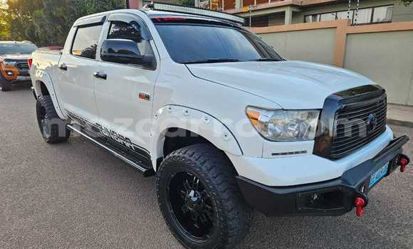 Buy Used Toyota Tundra White Car in Maputo in Maputo