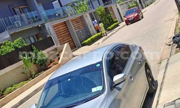Comprar Usado Nissan Sylphy Prata Carro em Maputo em Maputo Comprar Usado Nissan Sylphy Prata Carro em Maputo em Maputo