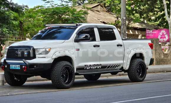 Buy Used Toyota Tundra White Car in Maputo in Maputo