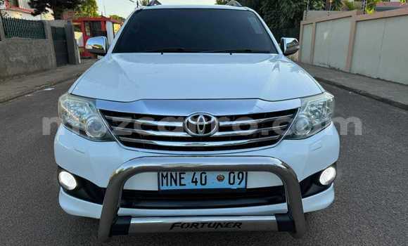 Nunua Ilio tumika Toyota Fortuner Nyeupe Gari ndani ya Maputo nchini Maputo