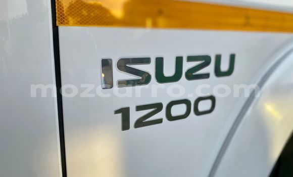 Buy New Isuzu 117 White Car in Maputo in Maputo Buy New Isuzu 117 White Car in Maputo in Maputo