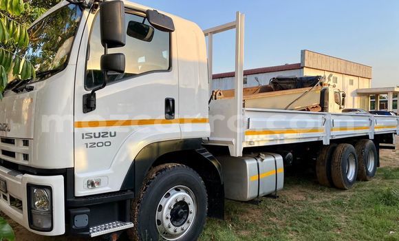 Buy New Isuzu 117 White Car in Maputo in Maputo Buy New Isuzu 117 White Car in Maputo in Maputo