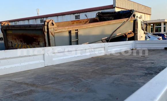 Buy New Isuzu 117 White Car in Maputo in Maputo Buy New Isuzu 117 White Car in Maputo in Maputo