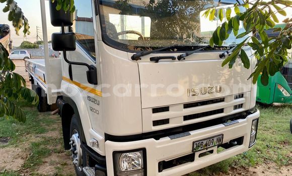 Buy New Isuzu 117 White Car in Maputo in Maputo Buy New Isuzu 117 White Car in Maputo in Maputo