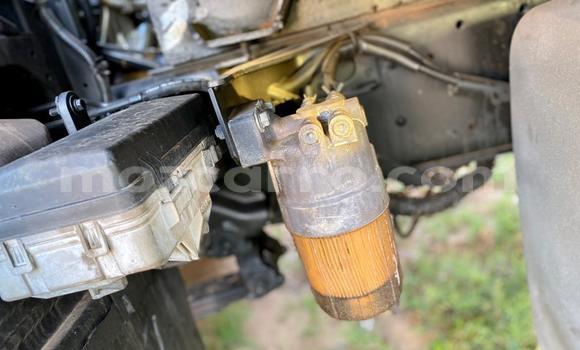 Comprar Usado Isuzu 117 Branco Carro em Maputo em Maputo Comprar Usado Isuzu 117 Branco Carro em Maputo em Maputo