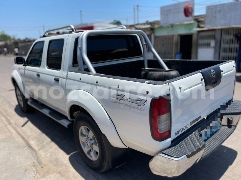 Big with watermark nissan hardbody maputo maputo 32900