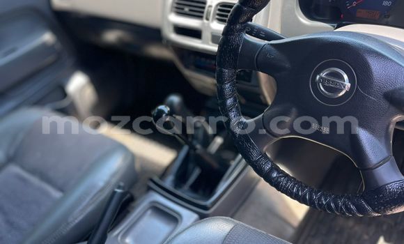 Nunua Ilio tumika Nissan Hardbody Nyeupe Gari ndani ya Maputo nchini Maputo Nunua Ilio tumika Nissan Hardbody Nyeupe Gari ndani ya Maputo nchini Maputo