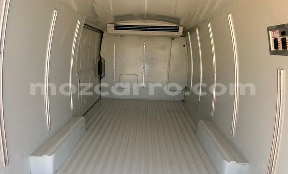 Comprar Usado Toyota Hiace Branco Carro em Maputo em Maputo Comprar Usado Toyota Hiace Branco Carro em Maputo em Maputo
