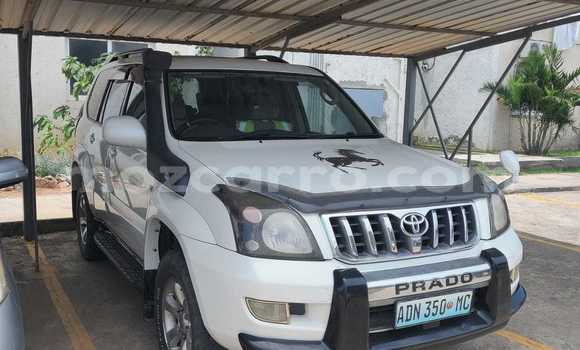 Nunua Ilio tumika Toyota Land Cruiser Prado Nyeupe Gari ndani ya Maputo nchini Maputo