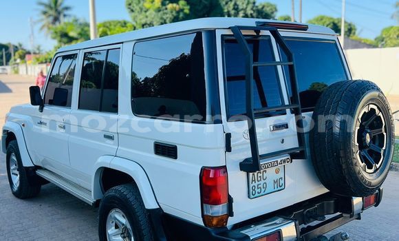 Buy Used Toyota Land Cruiser White Car in Maputo in Maputo Buy Used Toyota Land Cruiser White Car in Maputo in Maputo