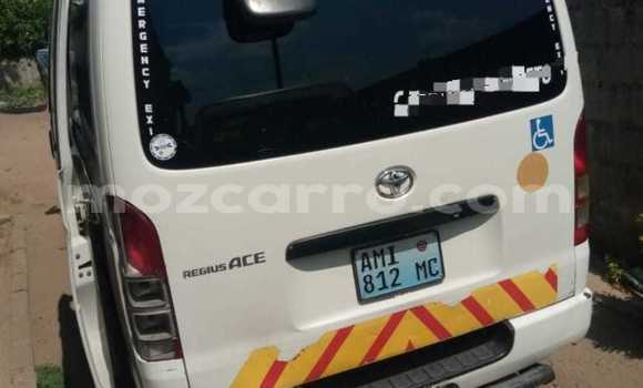 Nunua Ilio tumika Toyota Hiace Nyeupe Gari ndani ya Maputo nchini Maputo Nunua Ilio tumika Toyota Hiace Nyeupe Gari ndani ya Maputo nchini Maputo