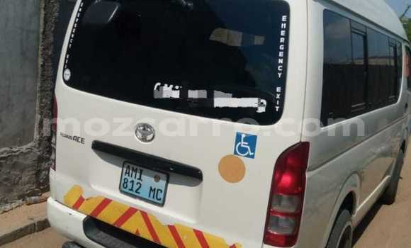 Nunua Ilio tumika Toyota Hiace Nyeupe Gari ndani ya Maputo nchini Maputo Nunua Ilio tumika Toyota Hiace Nyeupe Gari ndani ya Maputo nchini Maputo