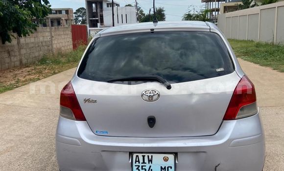 Comprar Usado Toyota Vitz Prata Carro em Maputo em Maputo Comprar Usado Toyota Vitz Prata Carro em Maputo em Maputo