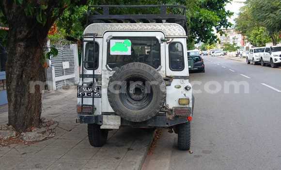 Comprar Usado Land Rover Defender Prata Carro em Maputo em Maputo