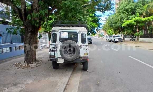 Comprar Usado Land Rover Defender Prata Carro em Maputo em Maputo Comprar Usado Land Rover Defender Prata Carro em Maputo em Maputo