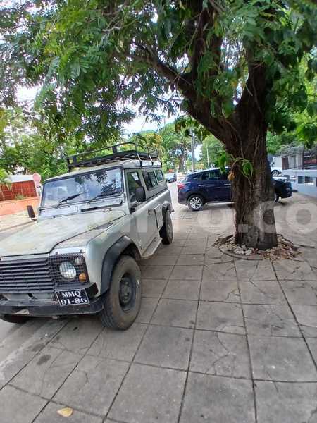 Big with watermark land rover defender maputo maputo 32990